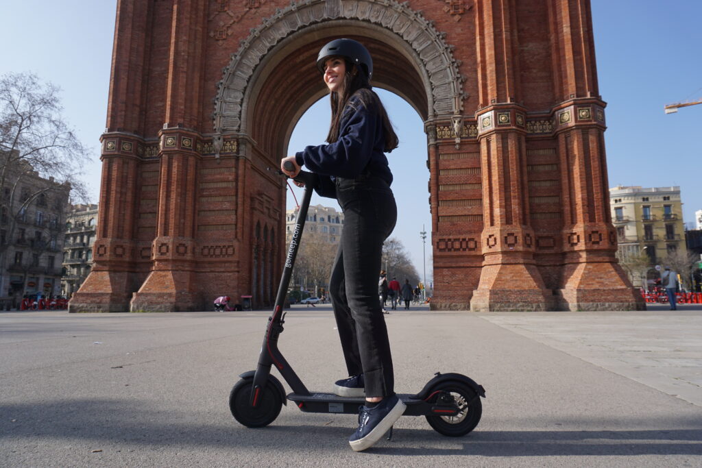 escooter in arc del triumf barcelona